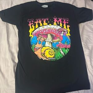 Men’s small mushroom snail shirt